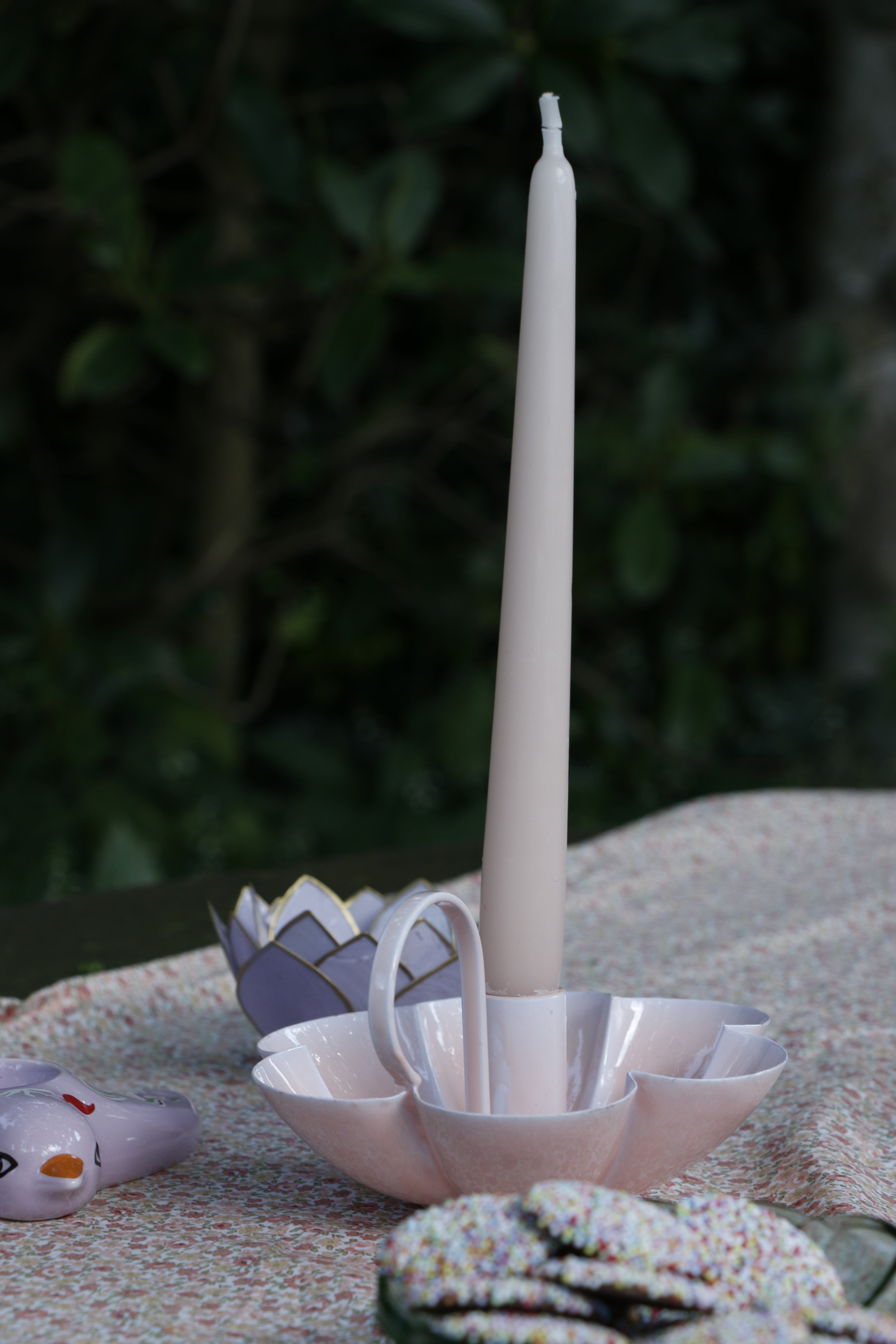 Rice metalen kandelaar bloem lichtroze