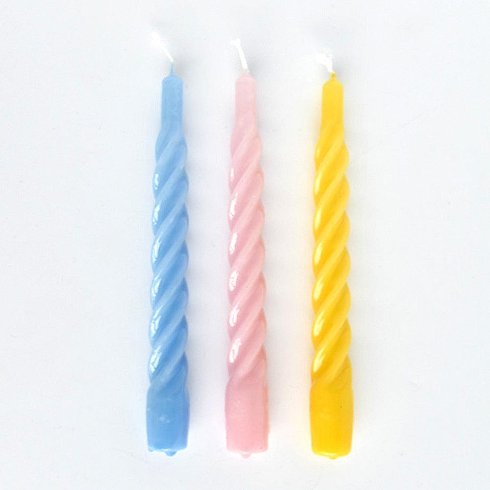 The Candle Club Twisted Candle Set - Candy (lichtblauw, geel, licht Roze) - The Candle Club